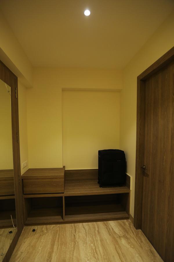 Lakeview Service Apartments Калькутта Экстерьер фото