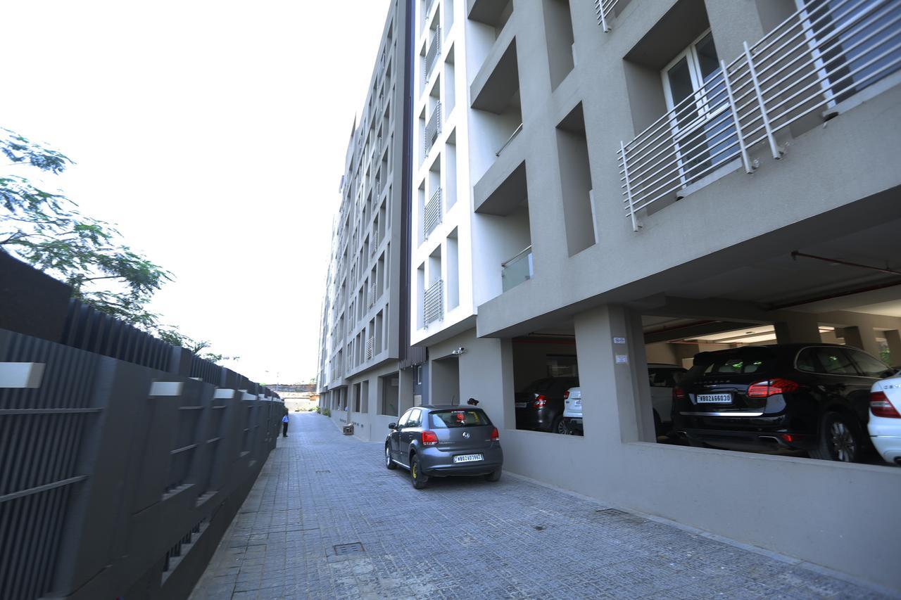 Lakeview Service Apartments Калькутта Экстерьер фото